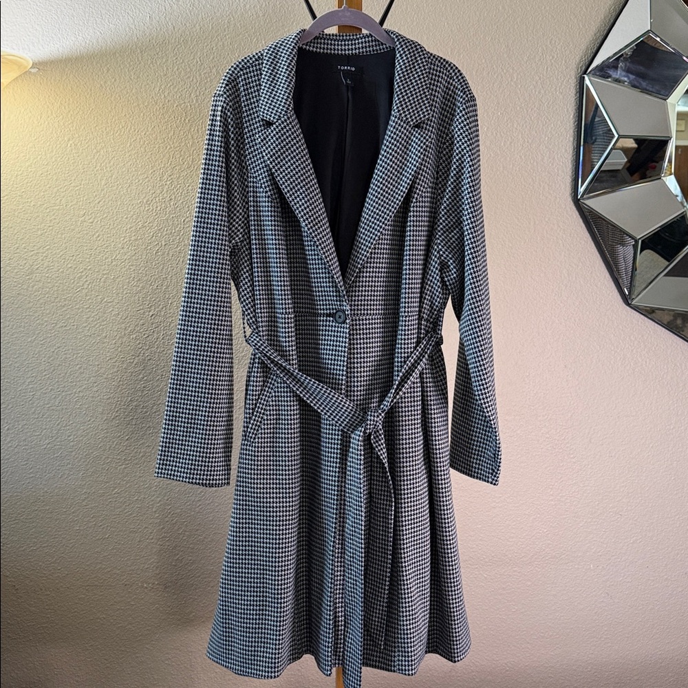 Torrid Monochrome Houndstooth Trench Coat